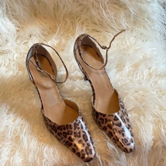 WILDLIFE PRINT HEELS WITH ANKLE STRAPS IN SIZE 6 by BIJOU - Picture 2 of 10